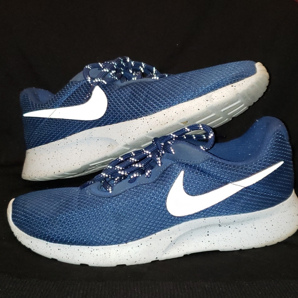 nike black and white speckled shoes